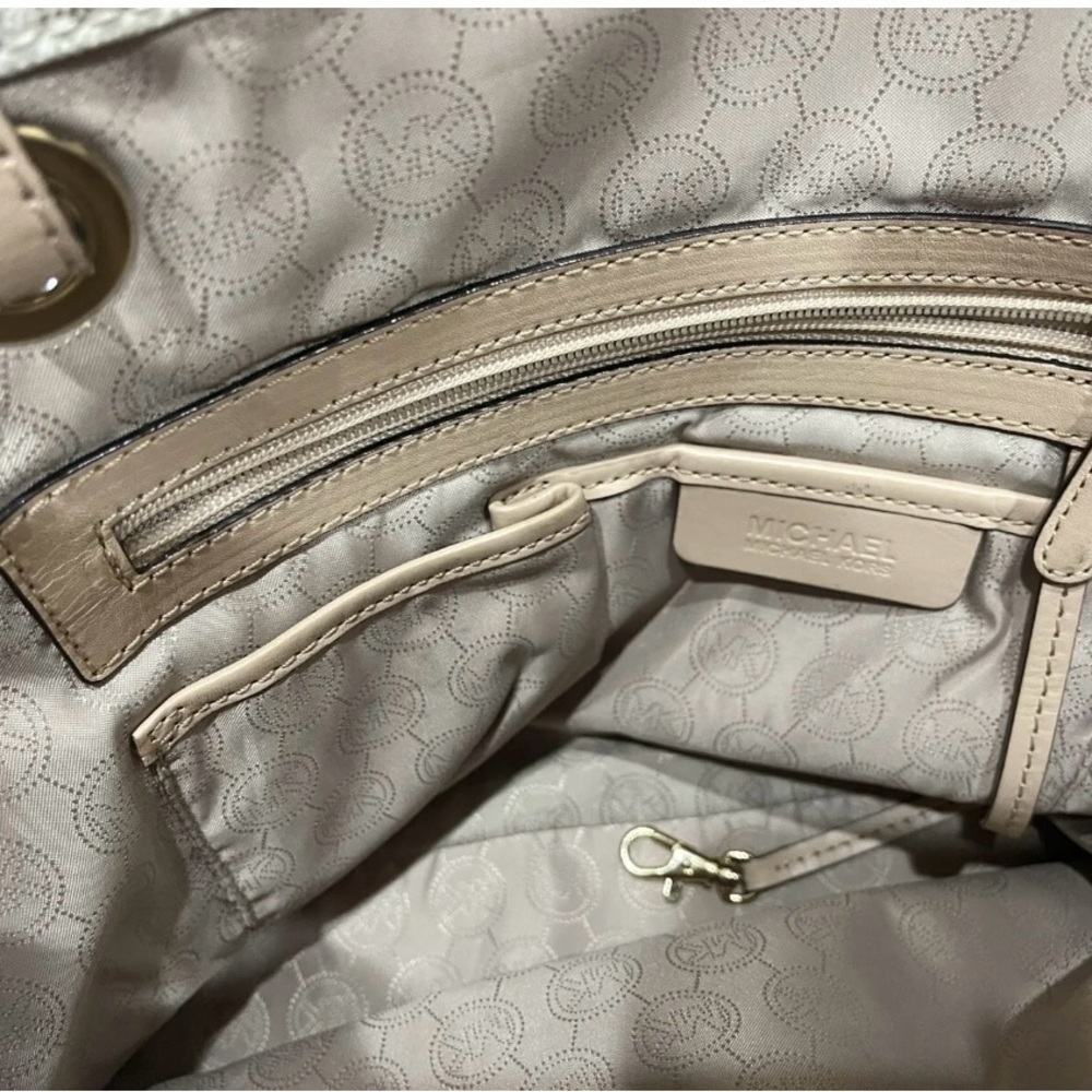 Perfect Condition Michael Kors handbag - Picture 10 of 12